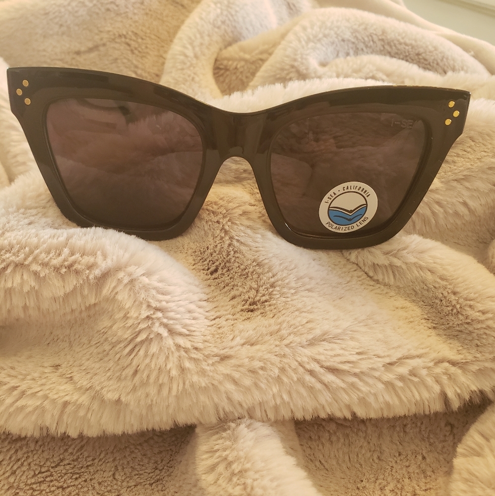 I-SEA POLARIZED SUNGLASSES. NWT